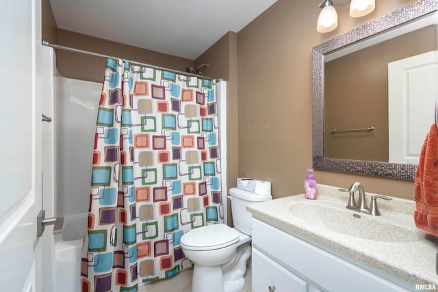 full bathroom featuring vanity, toilet, and shower / bath combo