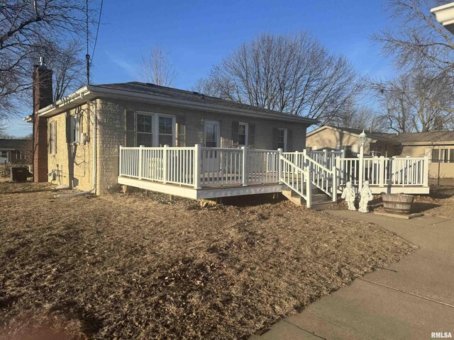 view of front of property featuring a wooden deck