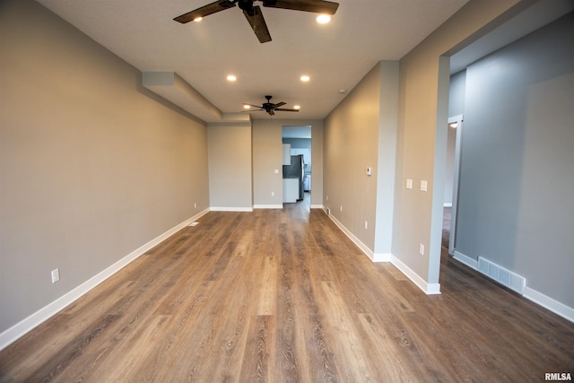 empty room featuring dark wood-type flooring and ceiling fan