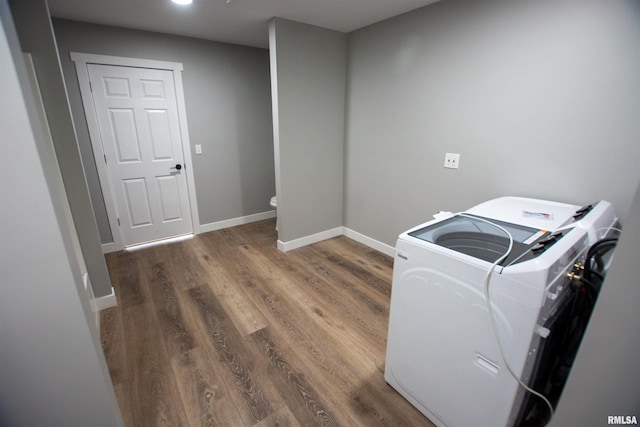 washroom featuring dark hardwood / wood-style floors and independent washer and dryer