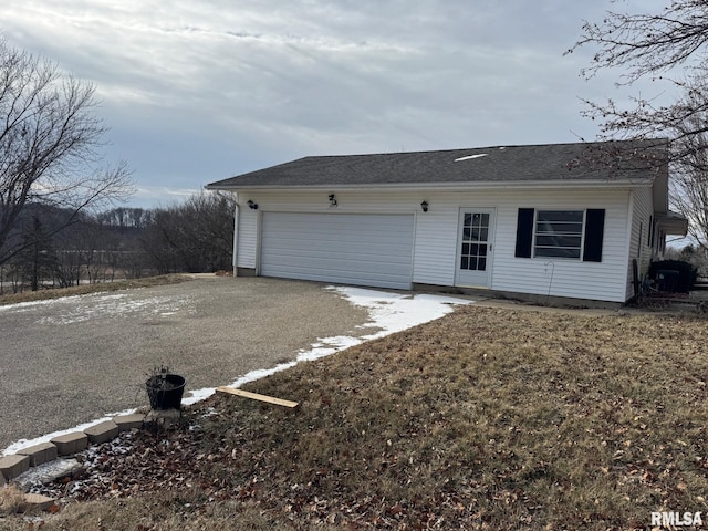 view of front of property featuring a garage