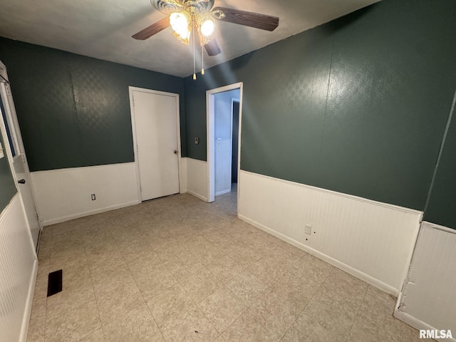 empty room with ceiling fan