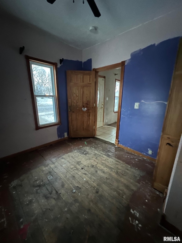 unfurnished bedroom with ceiling fan