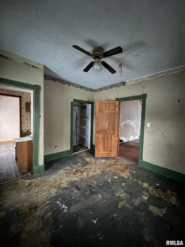 unfurnished bedroom featuring a textured ceiling