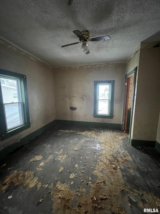 empty room featuring a textured ceiling