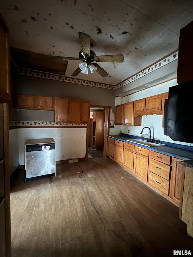 kitchen featuring sink, hardwood / wood-style flooring, and ceiling fan