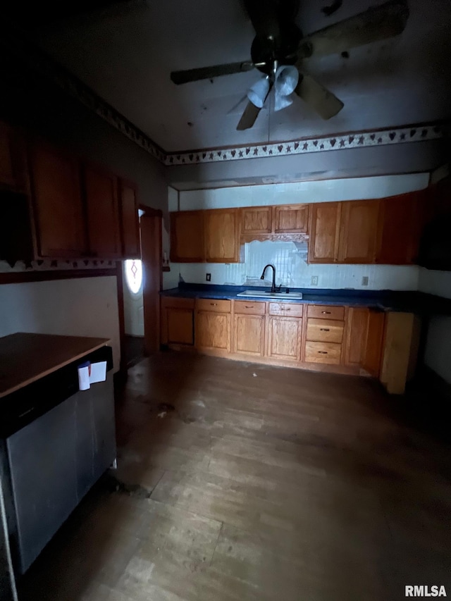 kitchen with sink and ceiling fan