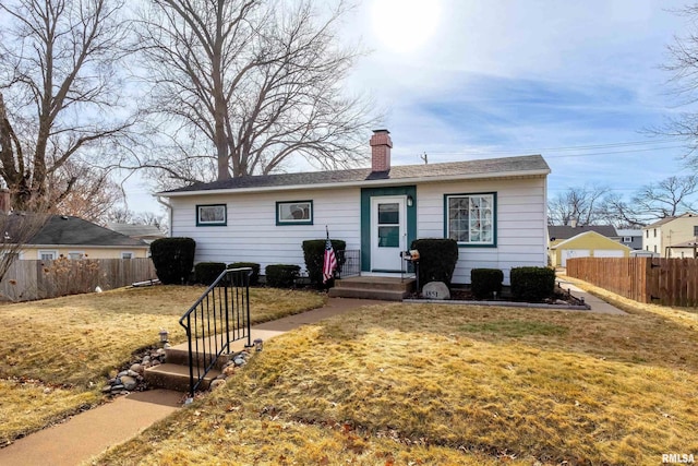 single story home with a front lawn