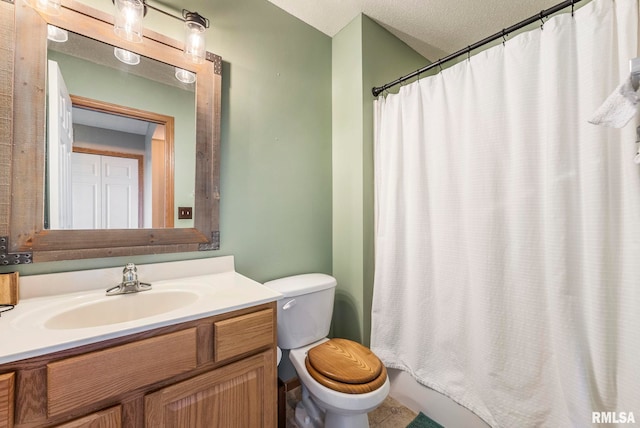 full bathroom featuring vanity, shower / tub combo with curtain, and toilet