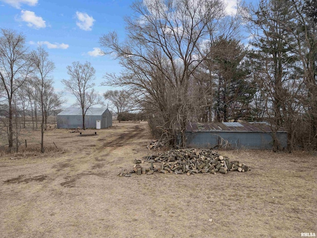 view of yard with a storage unit