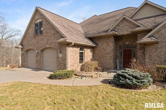 view of front of house with a front yard