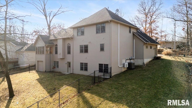 back of house featuring a lawn