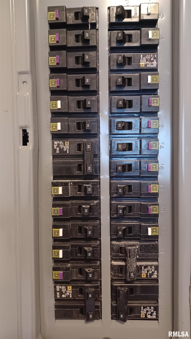 822 6th Ave S, Clinton, IA 52732 - utilities featuring electric panel