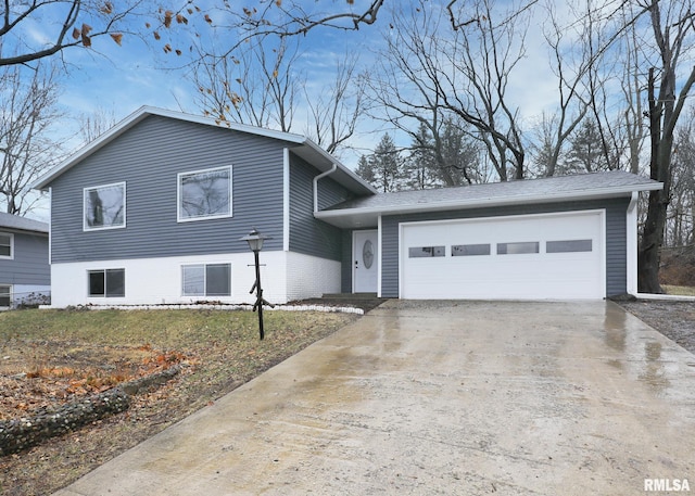 view of front facade featuring a garage