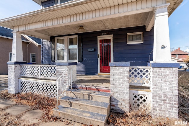 view of front facade with covered porch