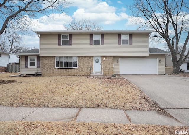 view of front property featuring a garage