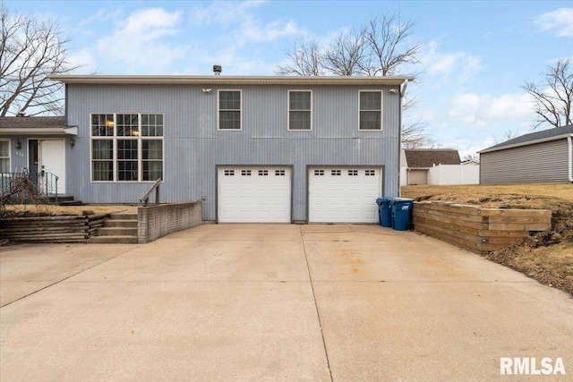 view of front facade featuring a garage