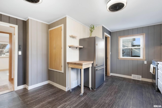 kitchen with crown molding, dark hardwood / wood-style floors, and appliances with stainless steel finishes