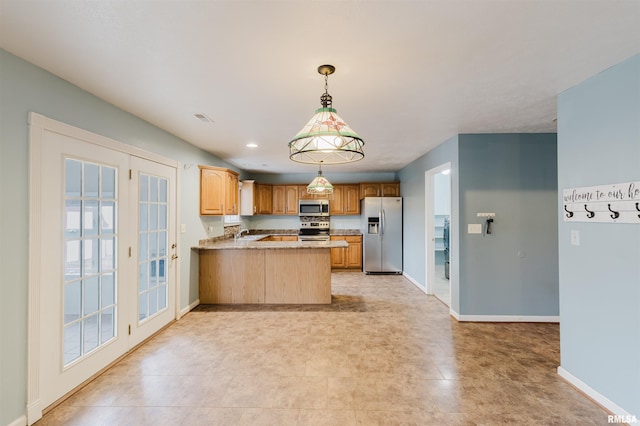 kitchen featuring pendant lighting, appliances with stainless steel finishes, kitchen peninsula, and sink