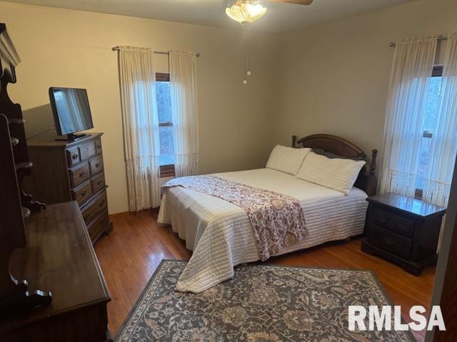 bedroom featuring dark wood-type flooring and ceiling fan