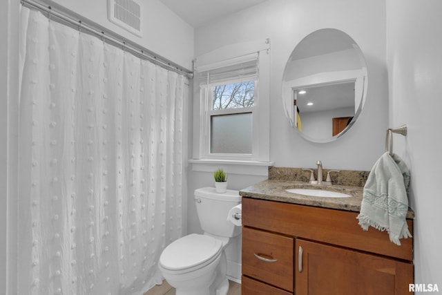 bathroom featuring a shower with curtain, vanity, and toilet