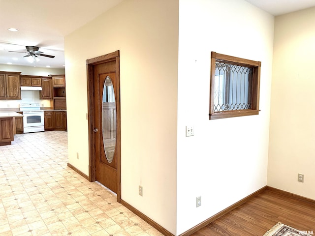 foyer with ceiling fan