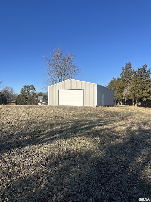 garage featuring a lawn