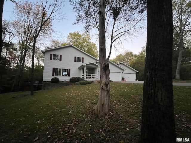 traditional-style house with a porch and a front lawn