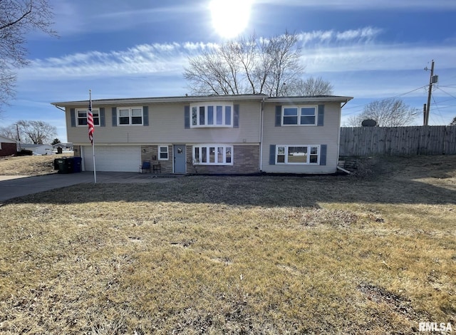 view of front of house featuring a garage and a front yard