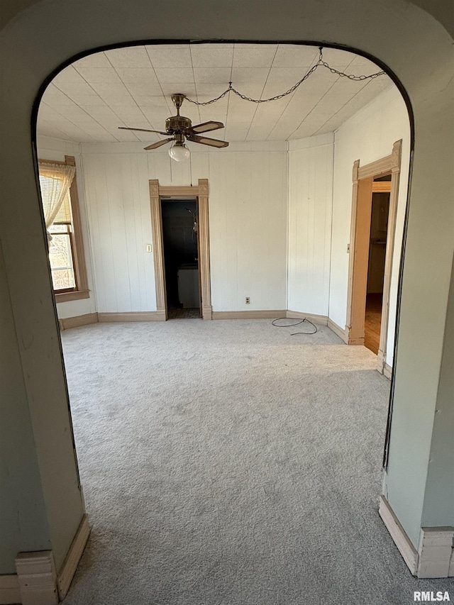 unfurnished room featuring carpet floors and ceiling fan