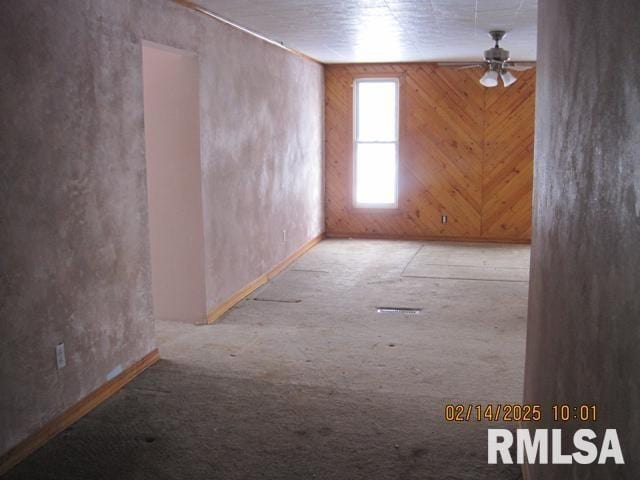 unfurnished room featuring ceiling fan