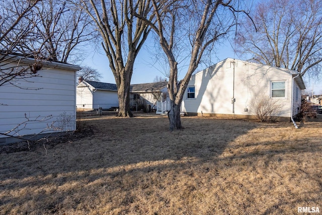 exterior space featuring a lawn