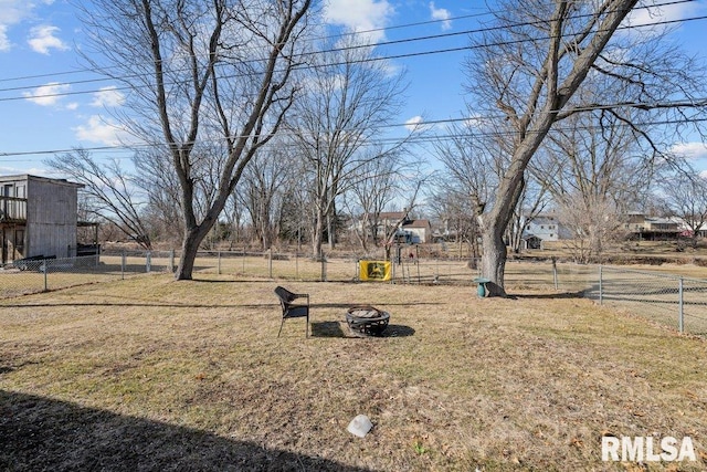 view of yard featuring a fire pit