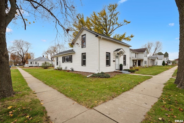 view of front of house featuring a front yard