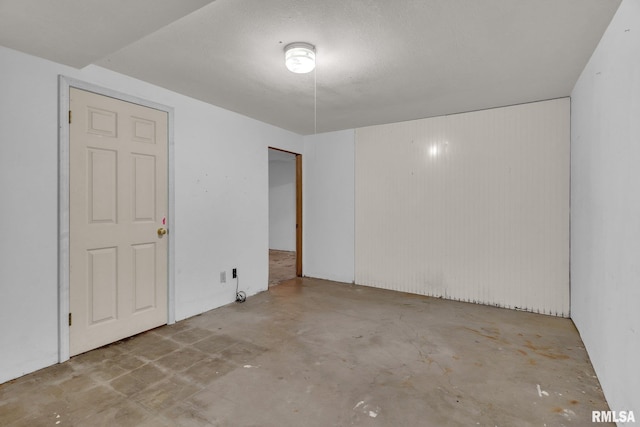 spare room featuring concrete floors