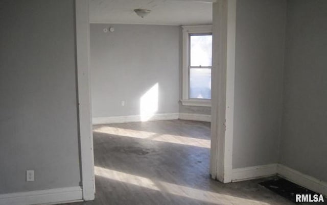 empty room featuring concrete flooring