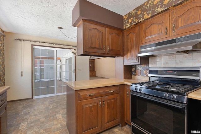 kitchen featuring tasteful backsplash, kitchen peninsula, range with gas cooktop, and a textured ceiling