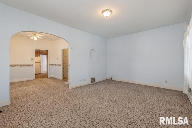 unfurnished room featuring carpet floors and ceiling fan