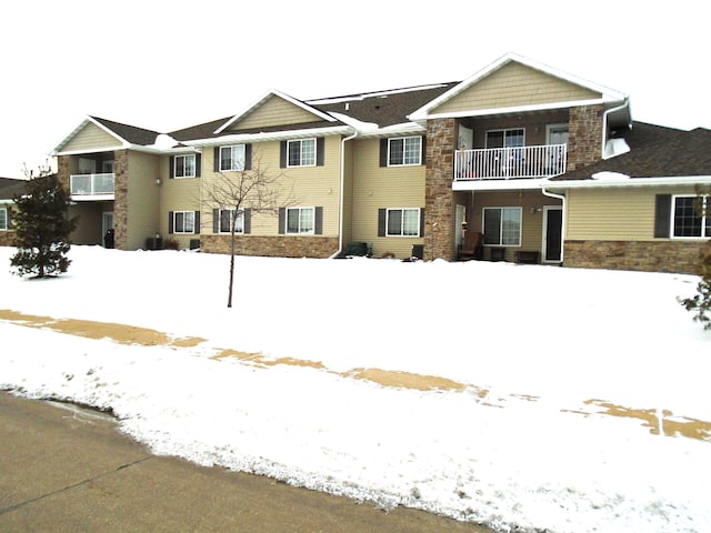 view of front of property with a balcony