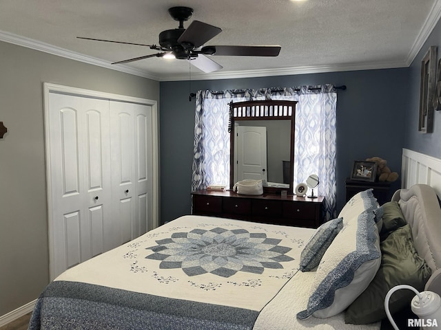 bedroom with a textured ceiling, a closet, ceiling fan, and ornamental molding