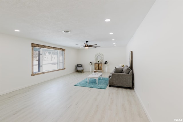 living area featuring recessed lighting, visible vents, light wood-style flooring, and baseboards