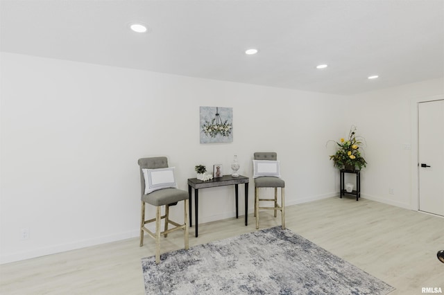 living area with light wood-style floors, baseboards, and recessed lighting