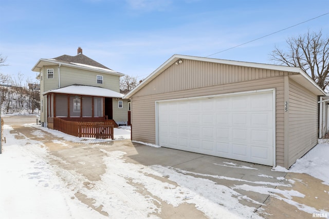 view of front of house featuring a detached garage