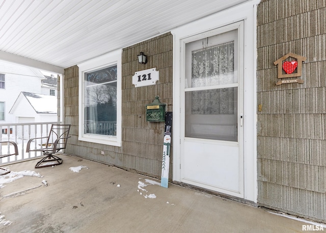 property entrance with covered porch