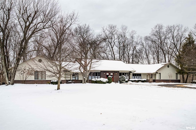 ranch-style home featuring brick siding