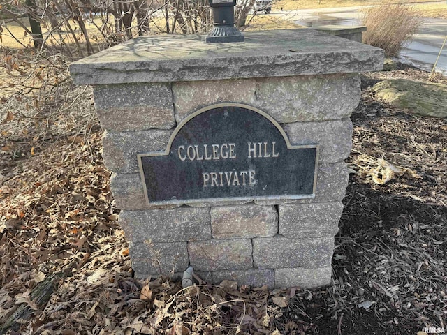2 College Hill Cir, Rock Island, IL 61201