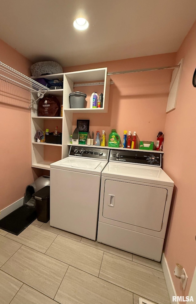 laundry area with laundry area, independent washer and dryer, and baseboards