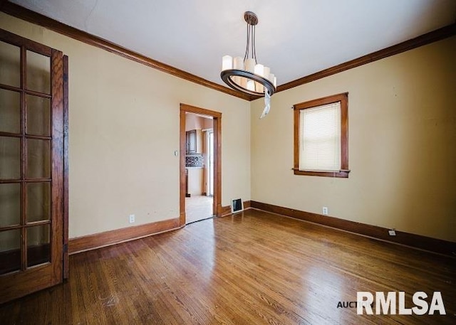 unfurnished room featuring baseboards, crown molding, dark wood-style flooring, and an inviting chandelier