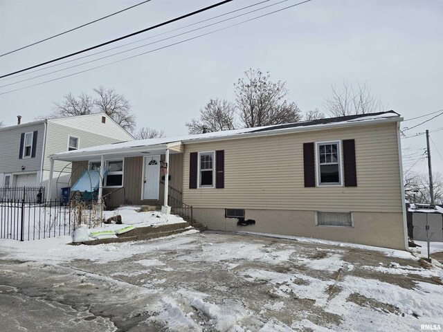 view of front of property