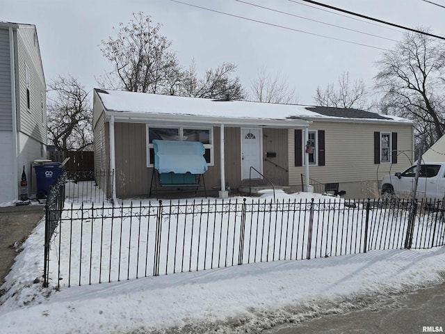 view of front of home with a fenced front yard